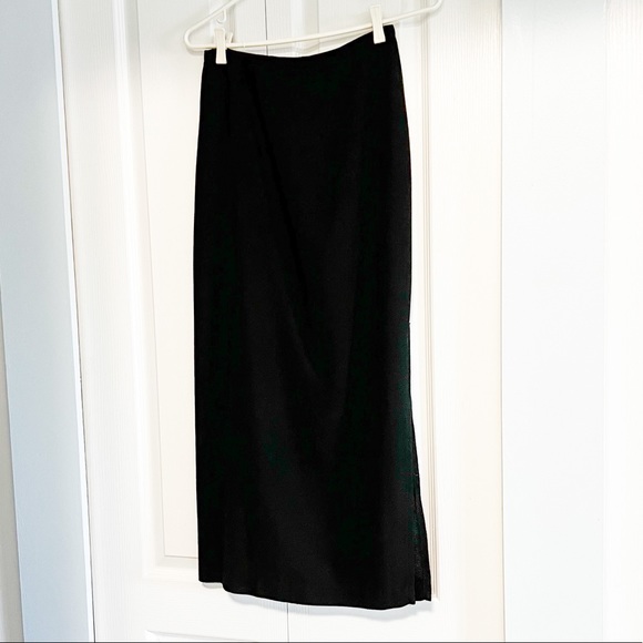 Long black skirt - Picture 2 of 7